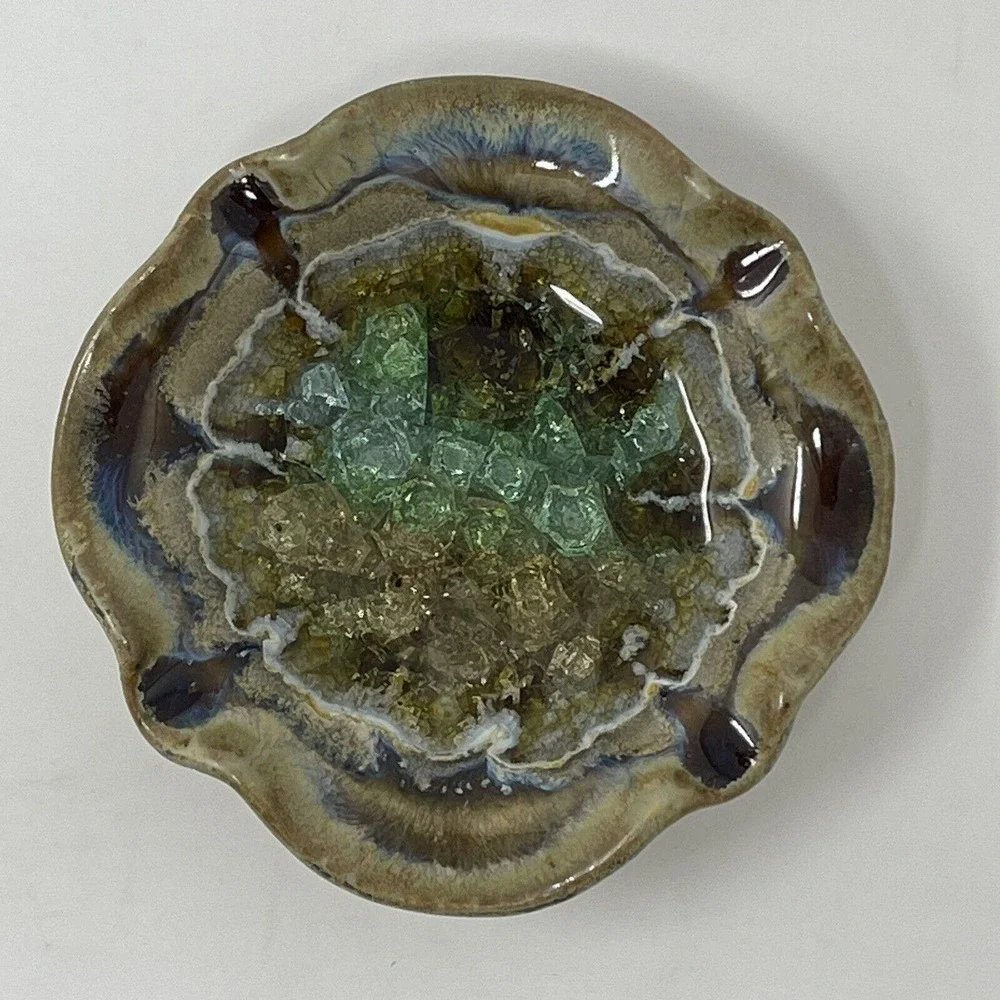 Small Round Glass Crystal Bottom Scalloped Edge Trinket Dish Ashtray Multicolor - Picture 3 of 11